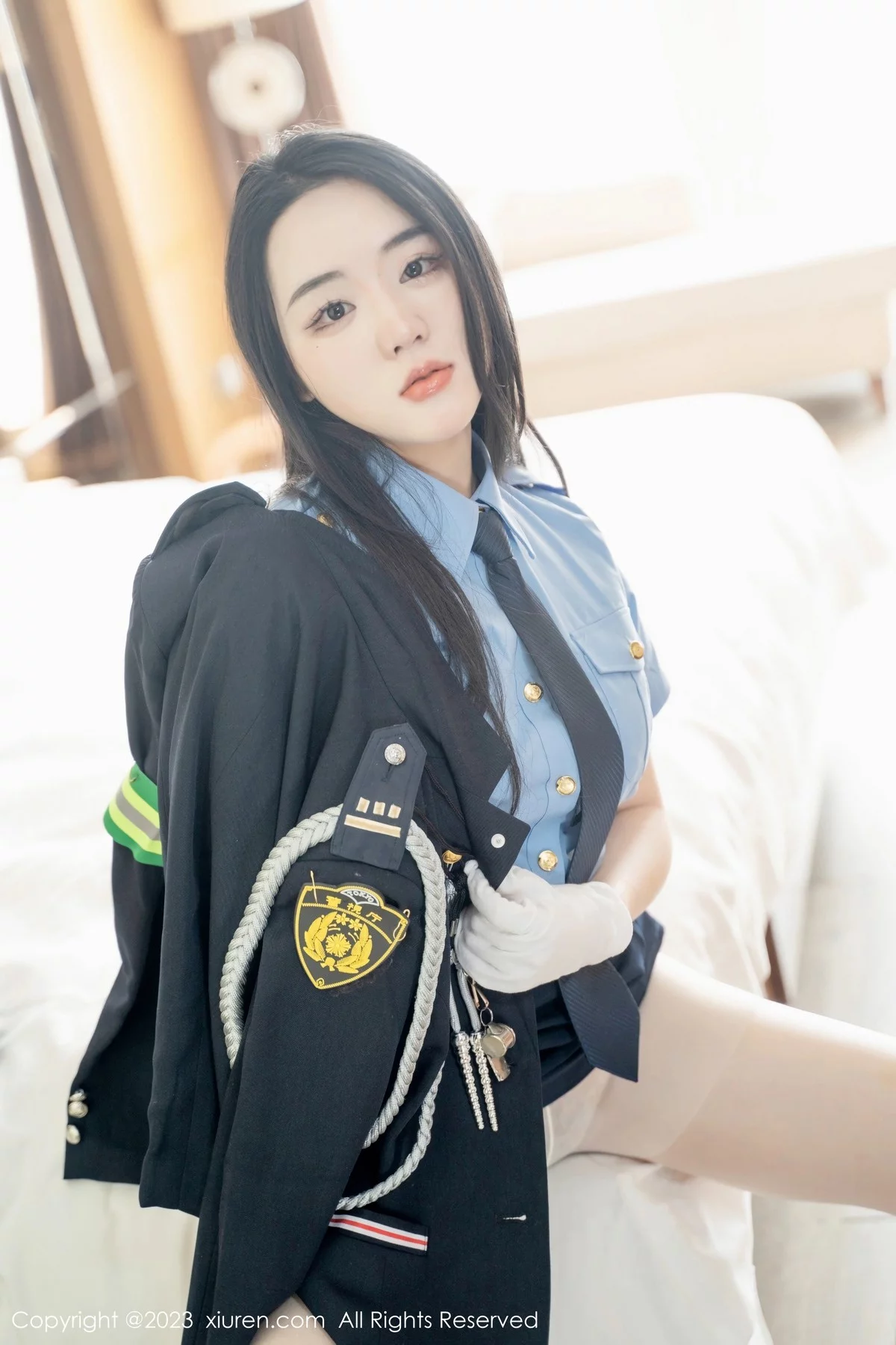 XiuRen第6497期_模特汐汐爱吃草莓脱搜查官制服露性感内衣秀丰满身材诱惑写真85P