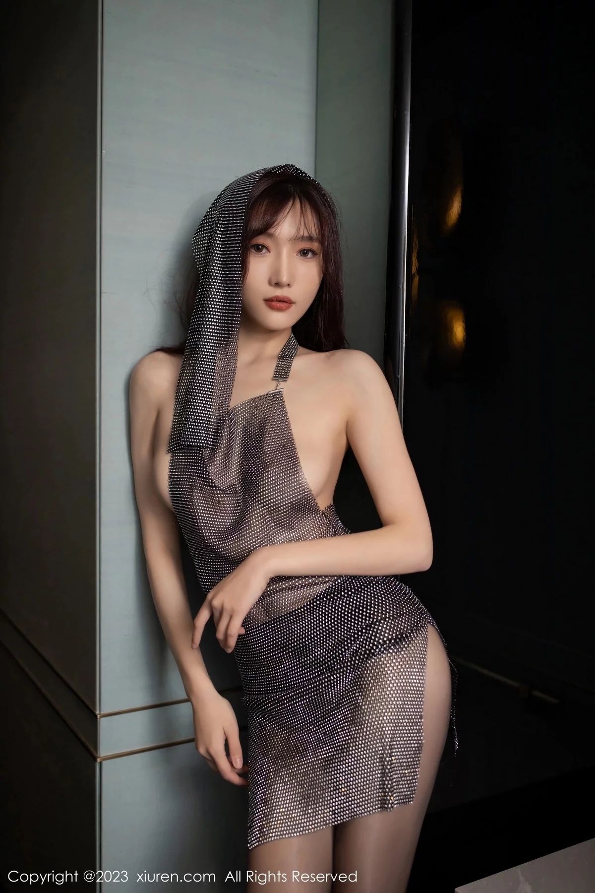 XiuRen第6501期_模特陆萱萱女王角色扮演灰色时尚缕空服饰配超薄黑丝魅惑写真80P