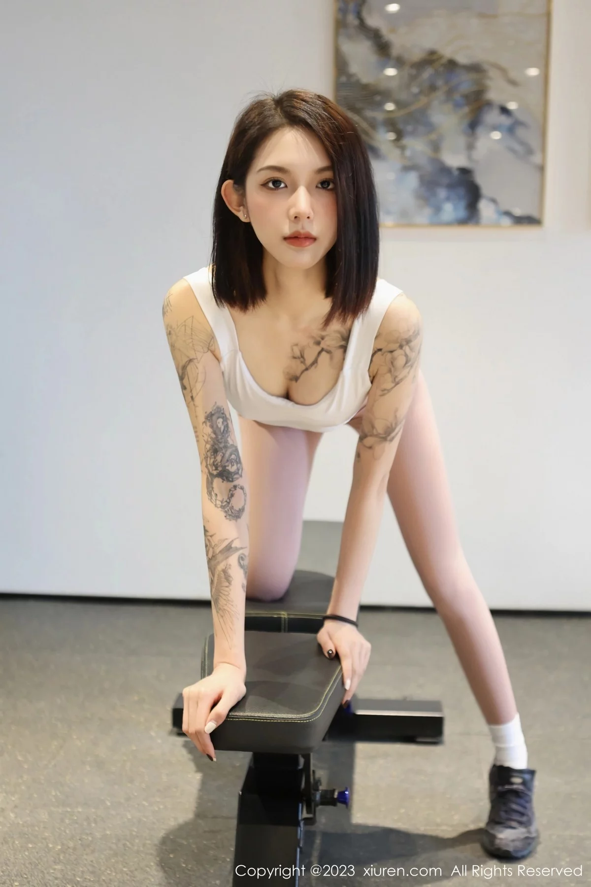XiuRen第6506期_模特乔一一健身场景性感白色运动内衣配淡红丝袜撩人诱惑写真82P