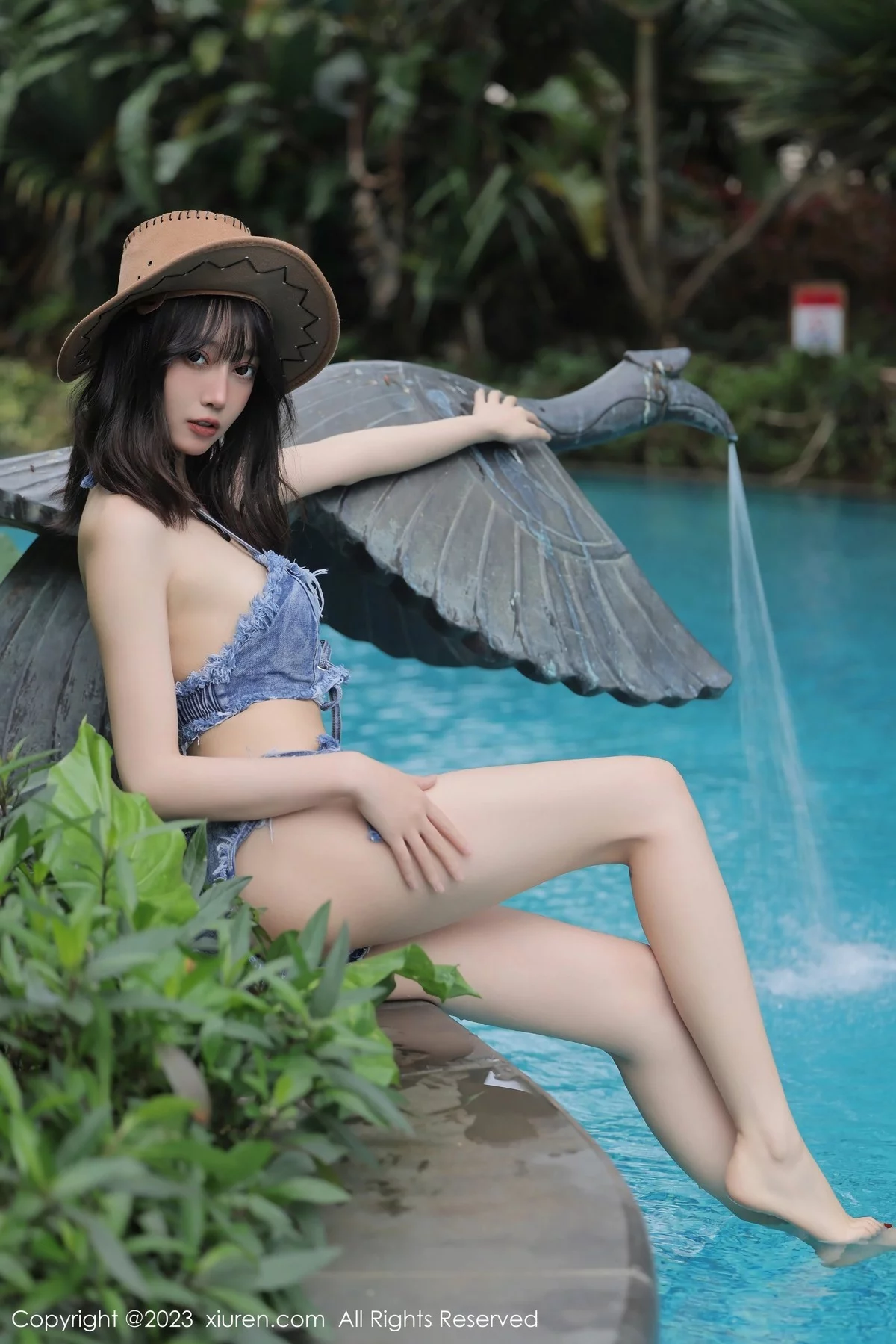 XiuRen第6504期_模特玥儿玥er泳池边性感牛仔比基尼秀曼妙身姿迷人诱惑写真71P