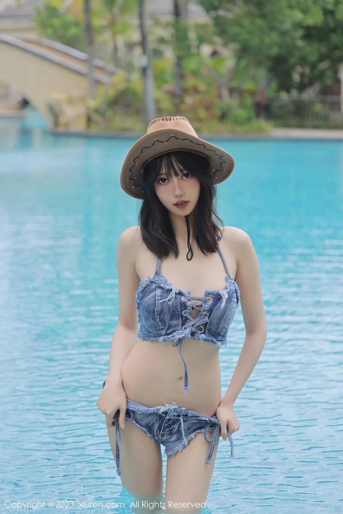 XiuRen第6504期_模特玥儿玥er泳池边性感牛仔比基尼秀曼妙身姿迷人诱惑写真71P