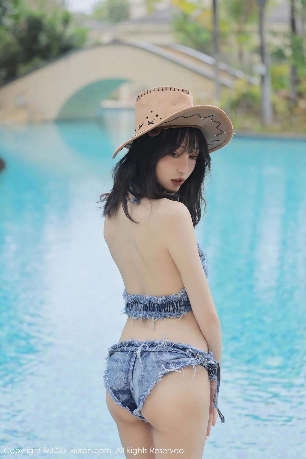 XiuRen第6504期_模特玥儿玥er泳池边性感牛仔比基尼秀曼妙身姿迷人诱惑写真71P