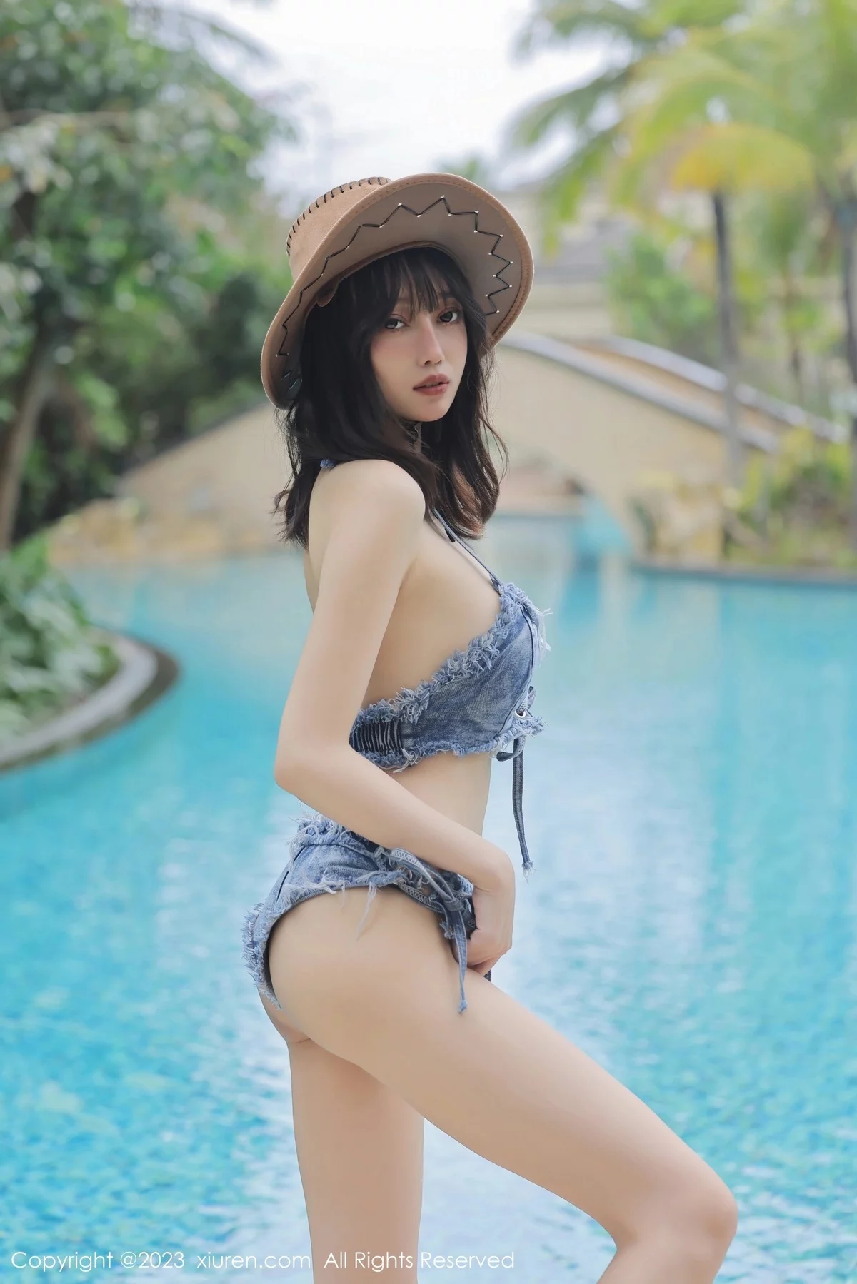XiuRen第6504期_模特玥儿玥er泳池边性感牛仔比基尼秀曼妙身姿迷人诱惑写真71P