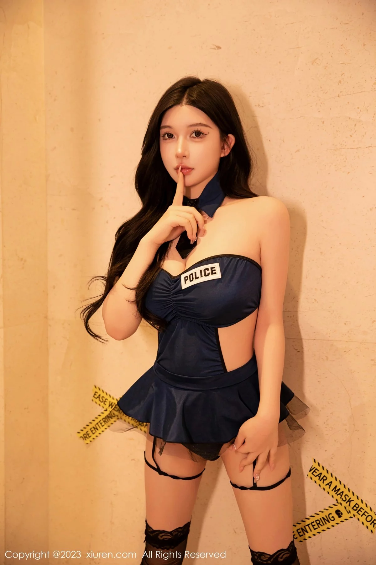 XiuRen第6507期_模特林珊珊黑色情趣警察制服配黑丝袜秀翘臀美腿撩人诱惑写真88P