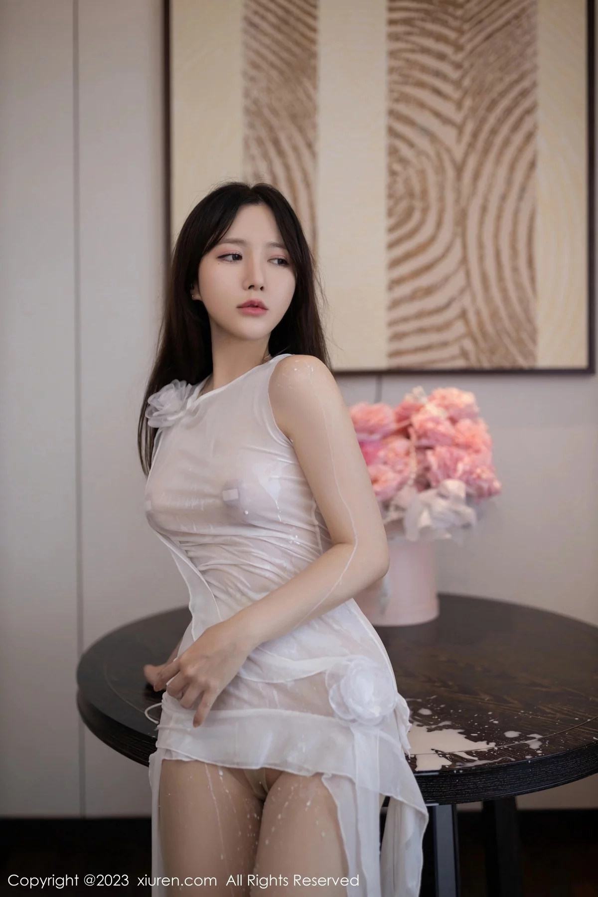 XiuRen第6512期_模特鱼子酱Fish白色轻透服配原色丝袜湿身秀惹火身材诱惑写真80P