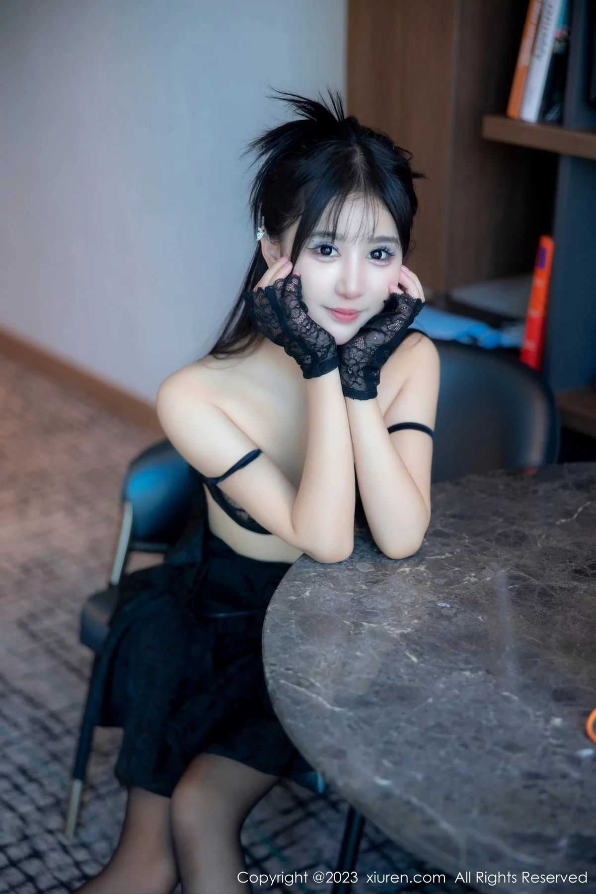 XiuRen第6516期_女神小果冻儿性感黑色蕾丝内衣配黑丝吊袜秀完美身材诱惑写真79P