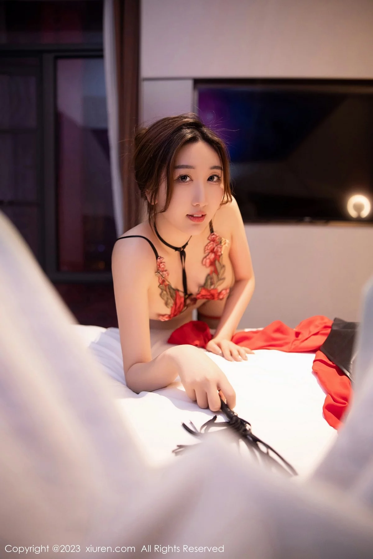 XiuRen第6529期_模特江真真红色上衣配黑色短裙露花式内衣秀丰满身材诱惑写真88P