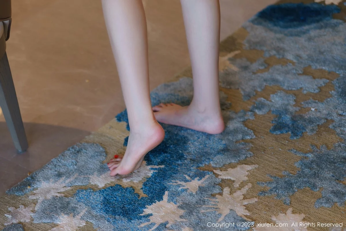 XiuRen第6534期_女神Carol周妍希白色超短衣配牛仔裤露傲人豪乳极致诱惑写真71P