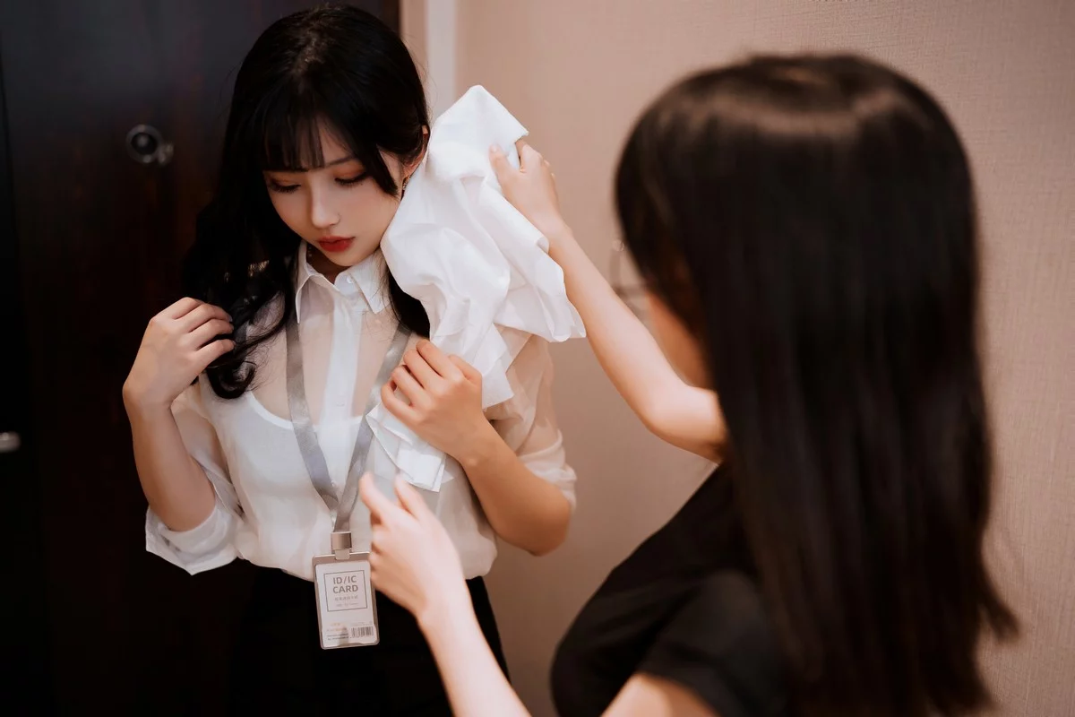 网络美女rioko凉凉子黑丝ol制服双人主题私房床上性感姐妹花黑色蕾丝内衣诱惑写真102P