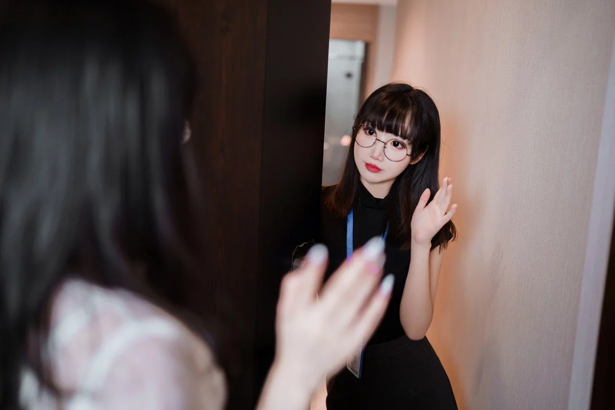 网络美女rioko凉凉子黑丝ol制服双人主题私房床上性感姐妹花黑色蕾丝内衣诱惑写真102P