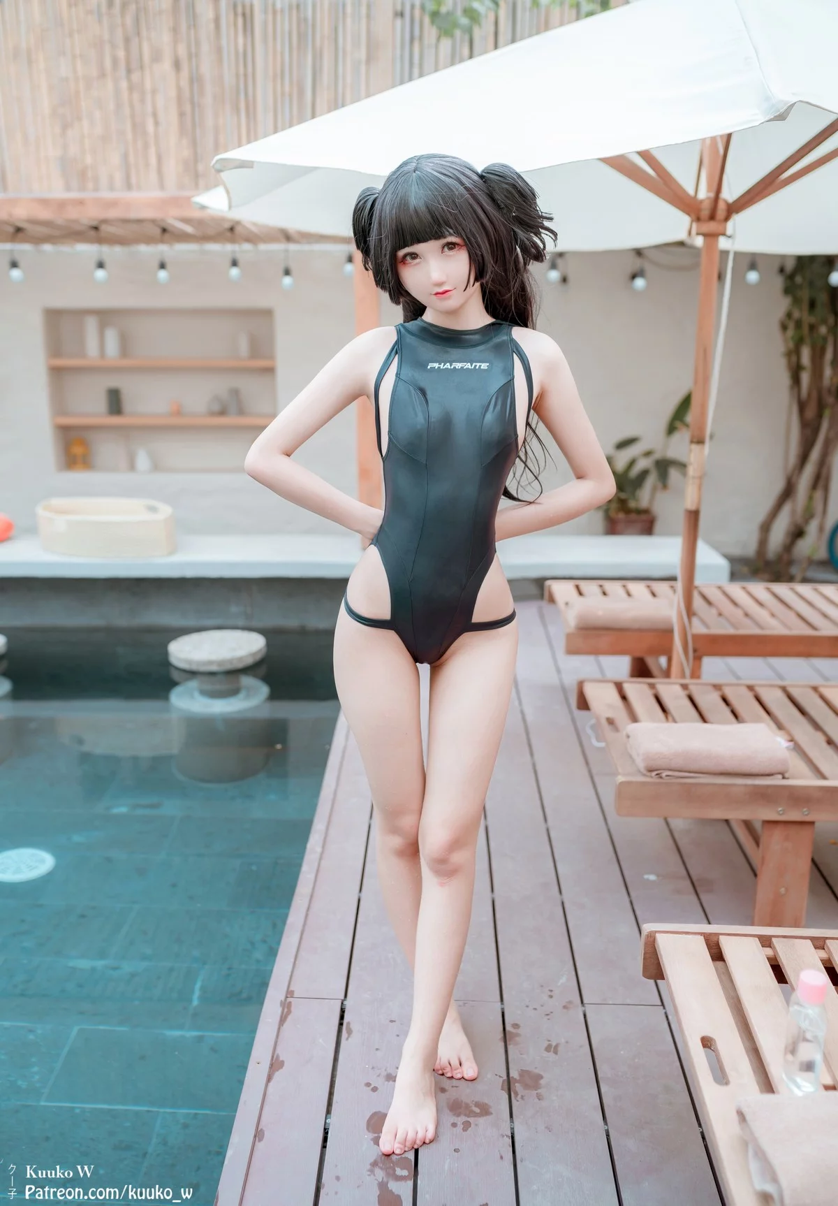 越南妹子KuukoW泳装主题泳池边性感连体泳装配破烂黑丝秀完美身材诱惑写真21P