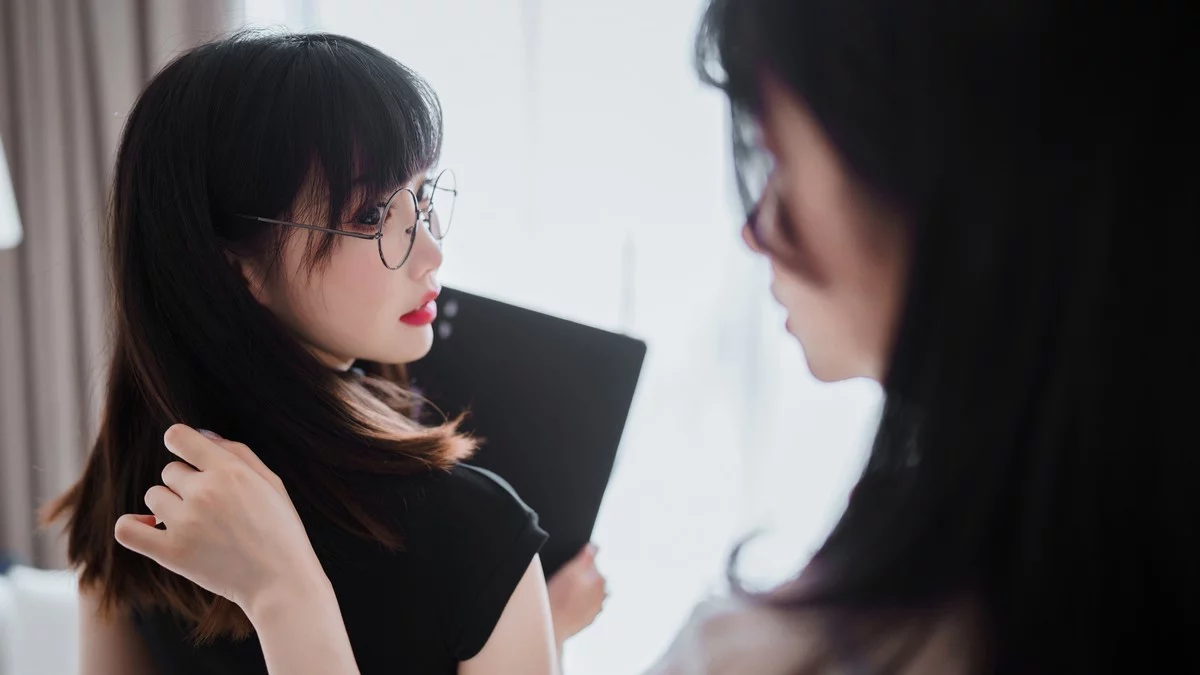 网络美女rioko凉凉子黑丝ol制服双人主题私房床上性感姐妹花黑色蕾丝内衣诱惑写真102P