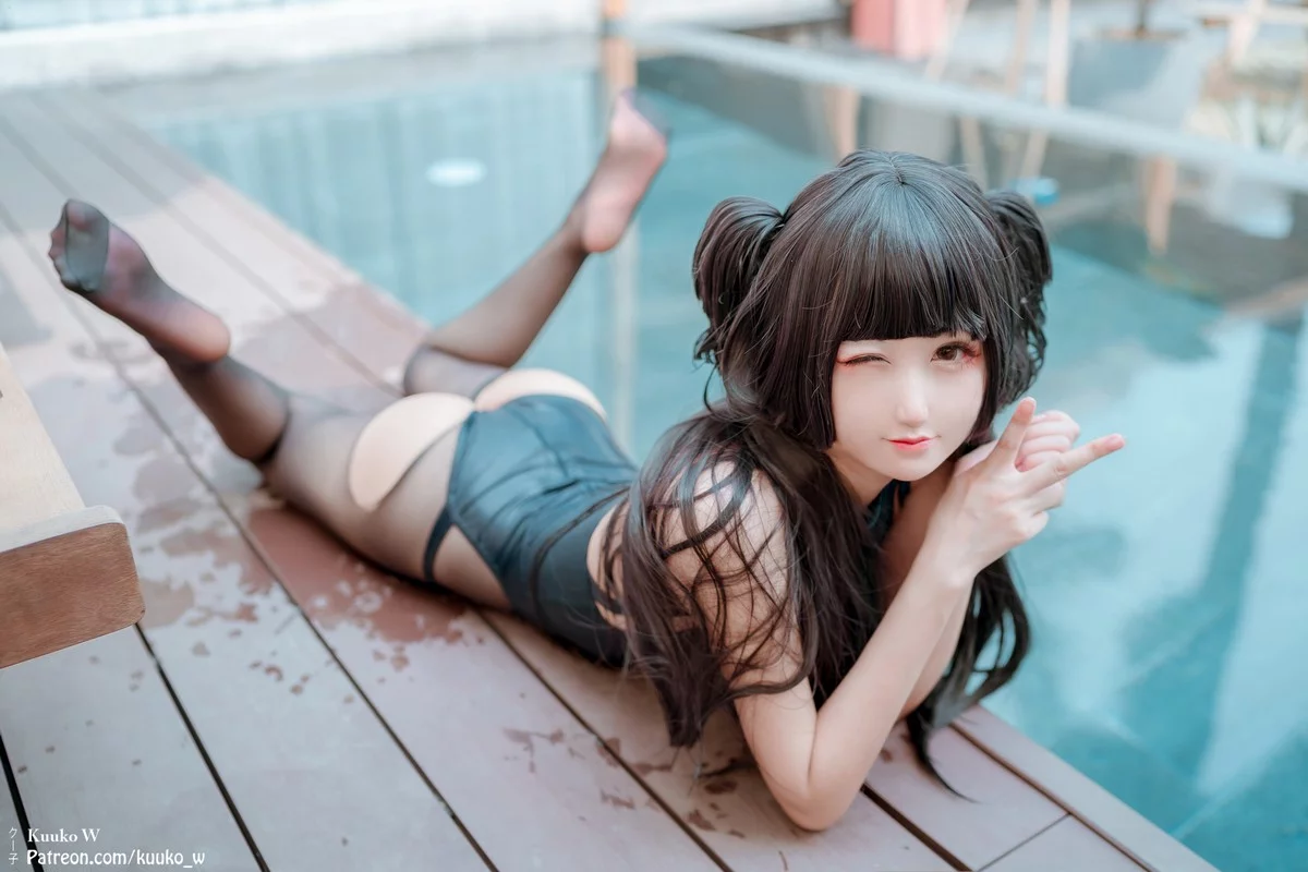 越南妹子KuukoW泳装主题泳池边性感连体泳装配破烂黑丝秀完美身材诱惑写真21P