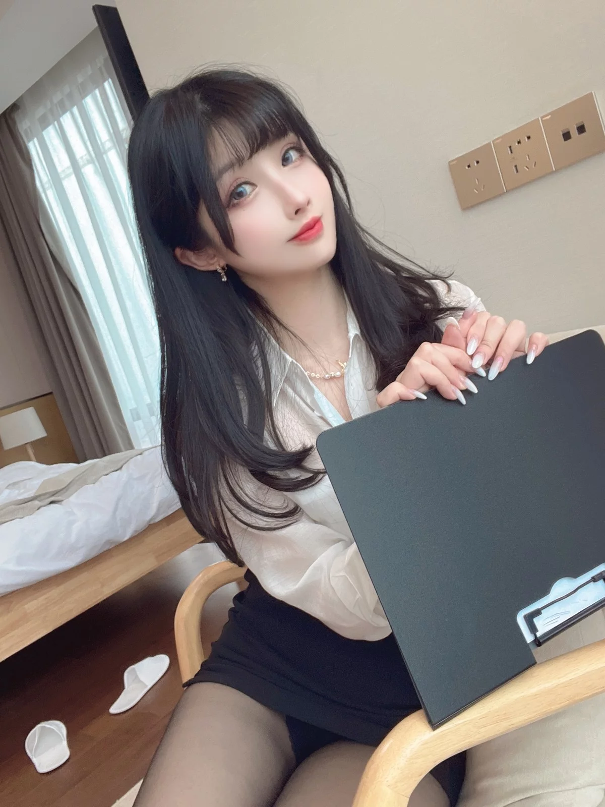 网络美女rioko凉凉子黑丝ol制服双人主题私房床上性感姐妹花黑色蕾丝内衣诱惑写真102P