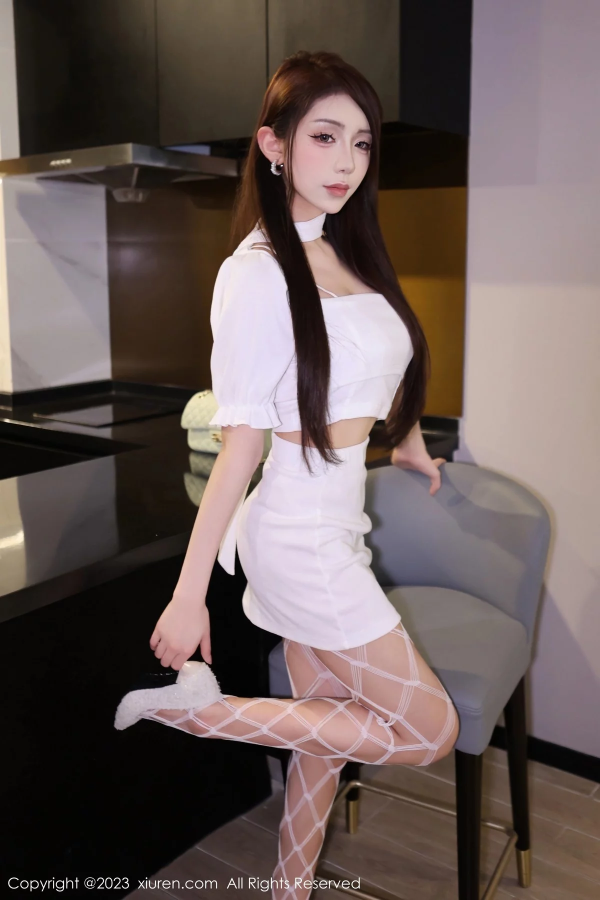 XiuRen第6555期_模特金幼汐Vivian私房半脱露性感白色蕾丝轻透内衣惹火诱惑写真81P