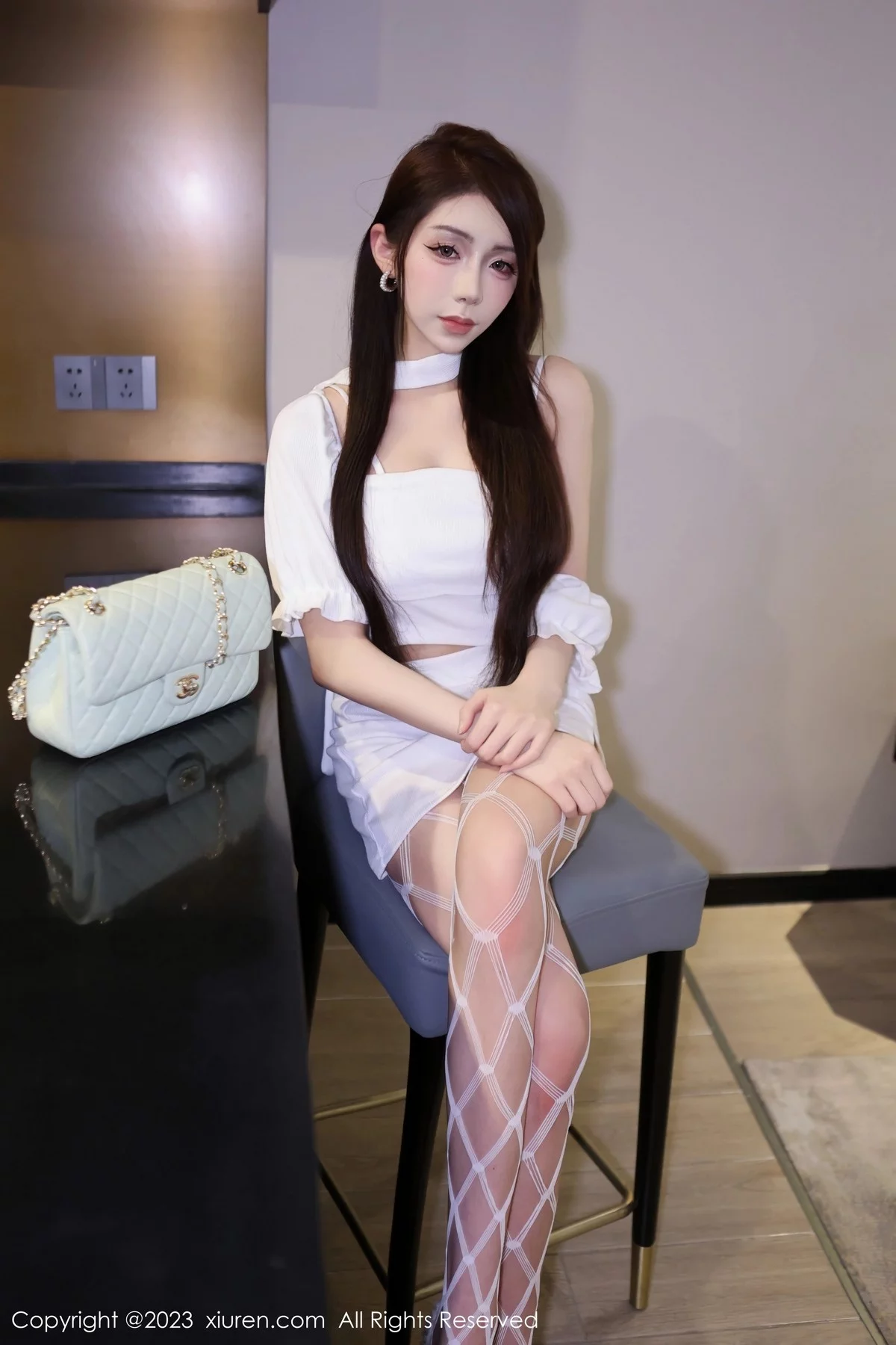 XiuRen第6555期_模特金幼汐Vivian私房半脱露性感白色蕾丝轻透内衣惹火诱惑写真81P