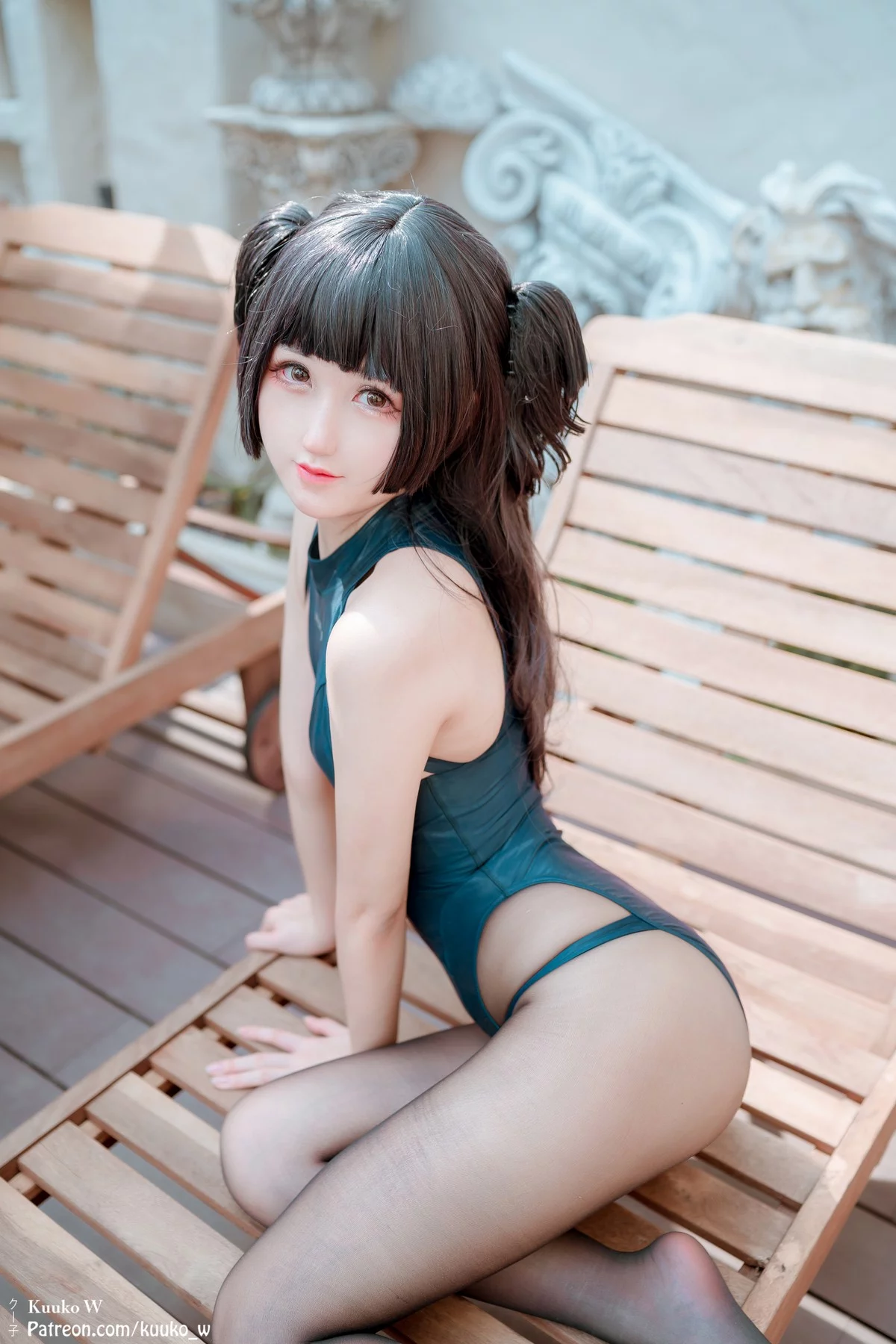 越南妹子KuukoW泳装主题泳池边性感连体泳装配破烂黑丝秀完美身材诱惑写真21P