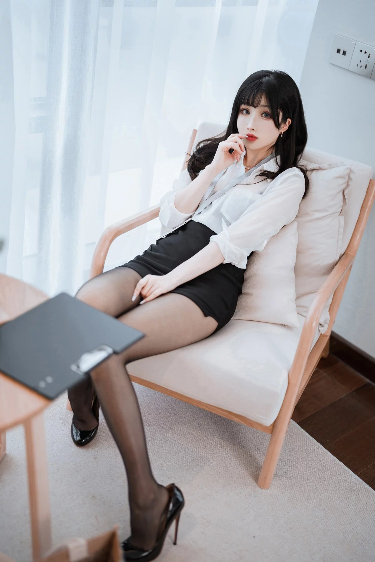 网络美女rioko凉凉子黑丝ol制服双人主题私房床上性感姐妹花黑色蕾丝内衣诱惑写真102P