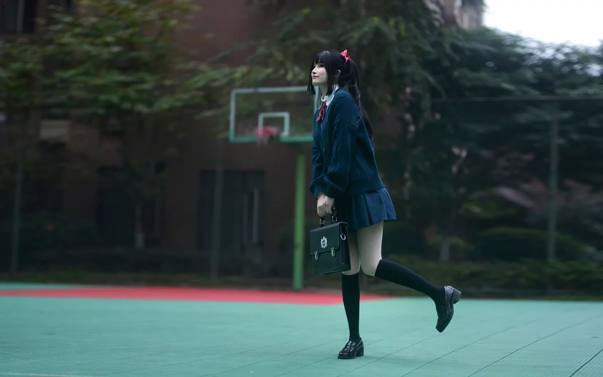 网络美女鹿八岁少女的悸动主题脱性感学生制服露蕾丝内衣秀惹火身材诱惑写真116P