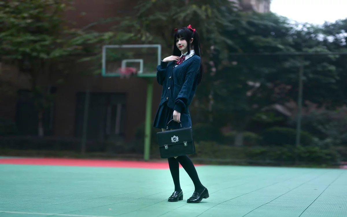 网络美女鹿八岁少女的悸动主题脱性感学生制服露蕾丝内衣秀惹火身材诱惑写真116P