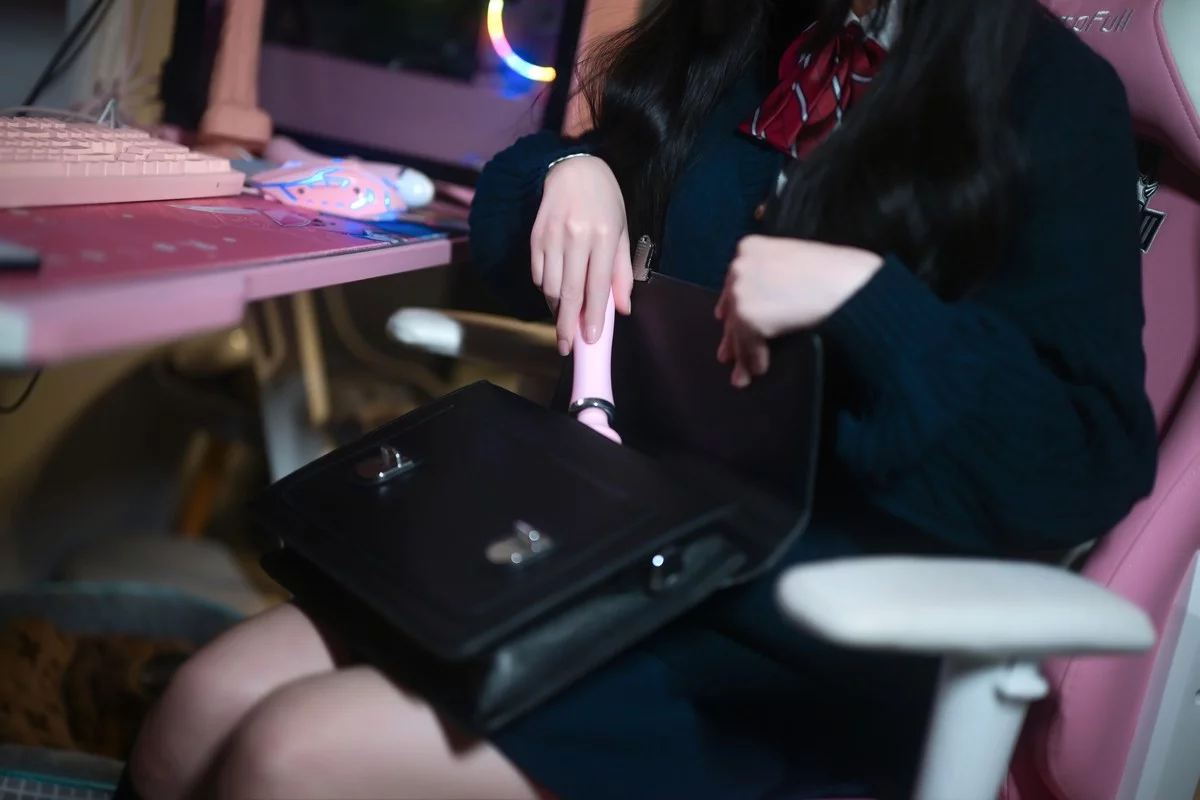 网络美女鹿八岁少女的悸动主题脱性感学生制服露蕾丝内衣秀惹火身材诱惑写真116P