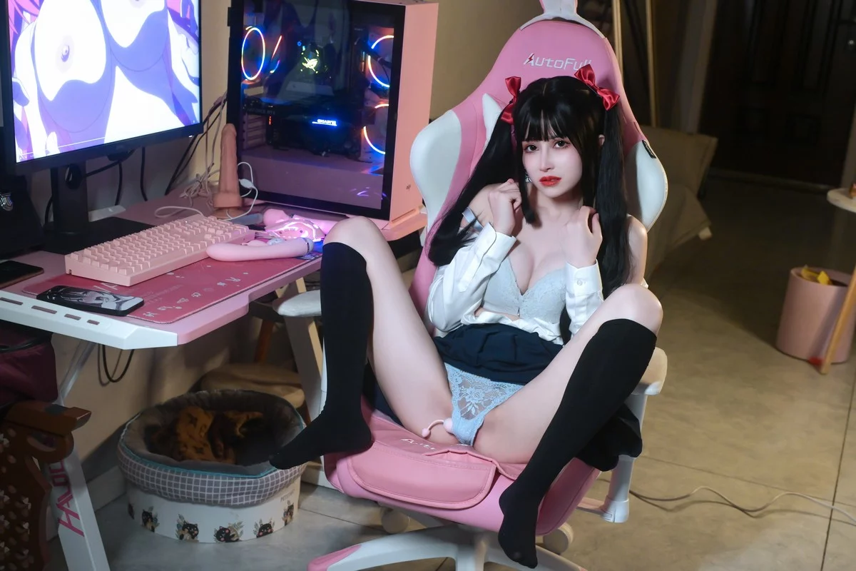 网络美女鹿八岁少女的悸动主题脱性感学生制服露蕾丝内衣秀惹火身材诱惑写真116P
