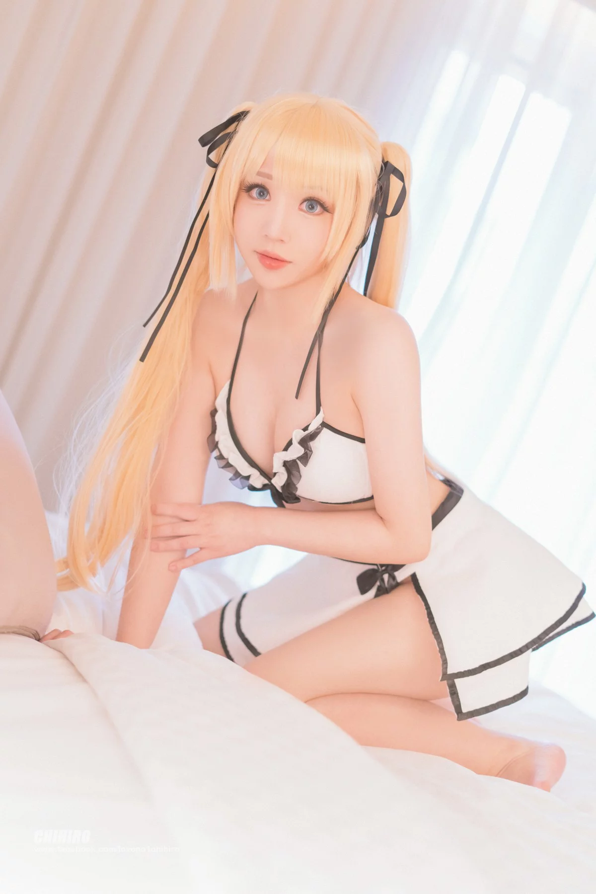 Coser美女叫我千寻大人穗香+玛莉萝丝主题泳池性感比基尼秀傲人豪乳诱惑写真54P