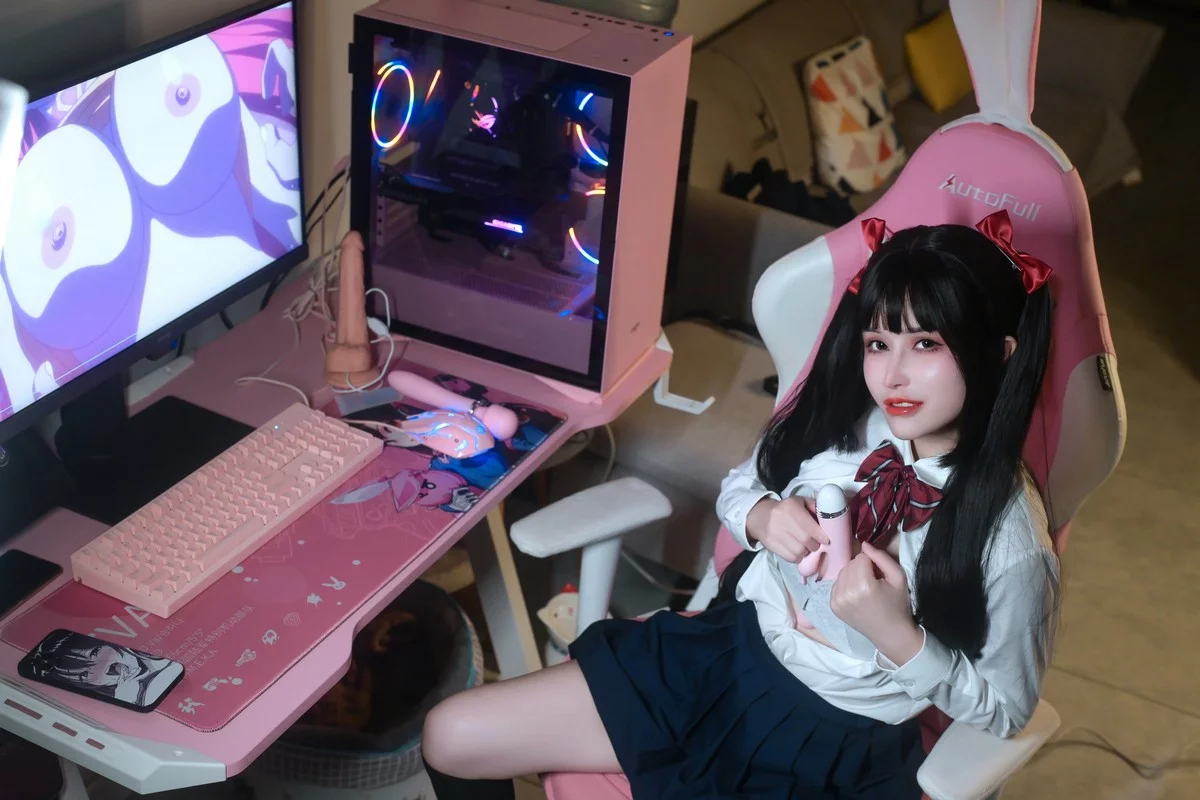 网络美女鹿八岁少女的悸动主题脱性感学生制服露蕾丝内衣秀惹火身材诱惑写真116P