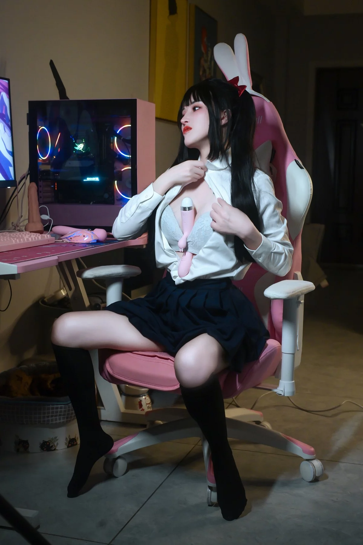 网络美女鹿八岁少女的悸动主题脱性感学生制服露蕾丝内衣秀惹火身材诱惑写真116P