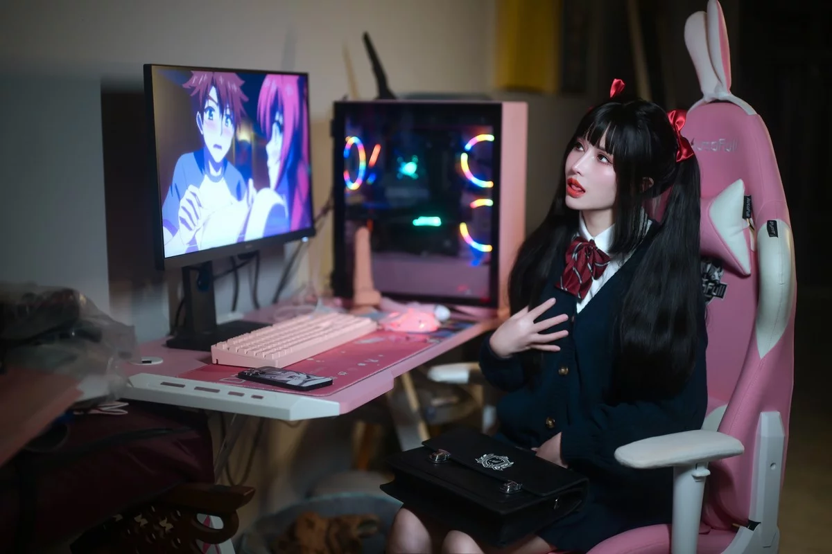 网络美女鹿八岁少女的悸动主题脱性感学生制服露蕾丝内衣秀惹火身材诱惑写真116P