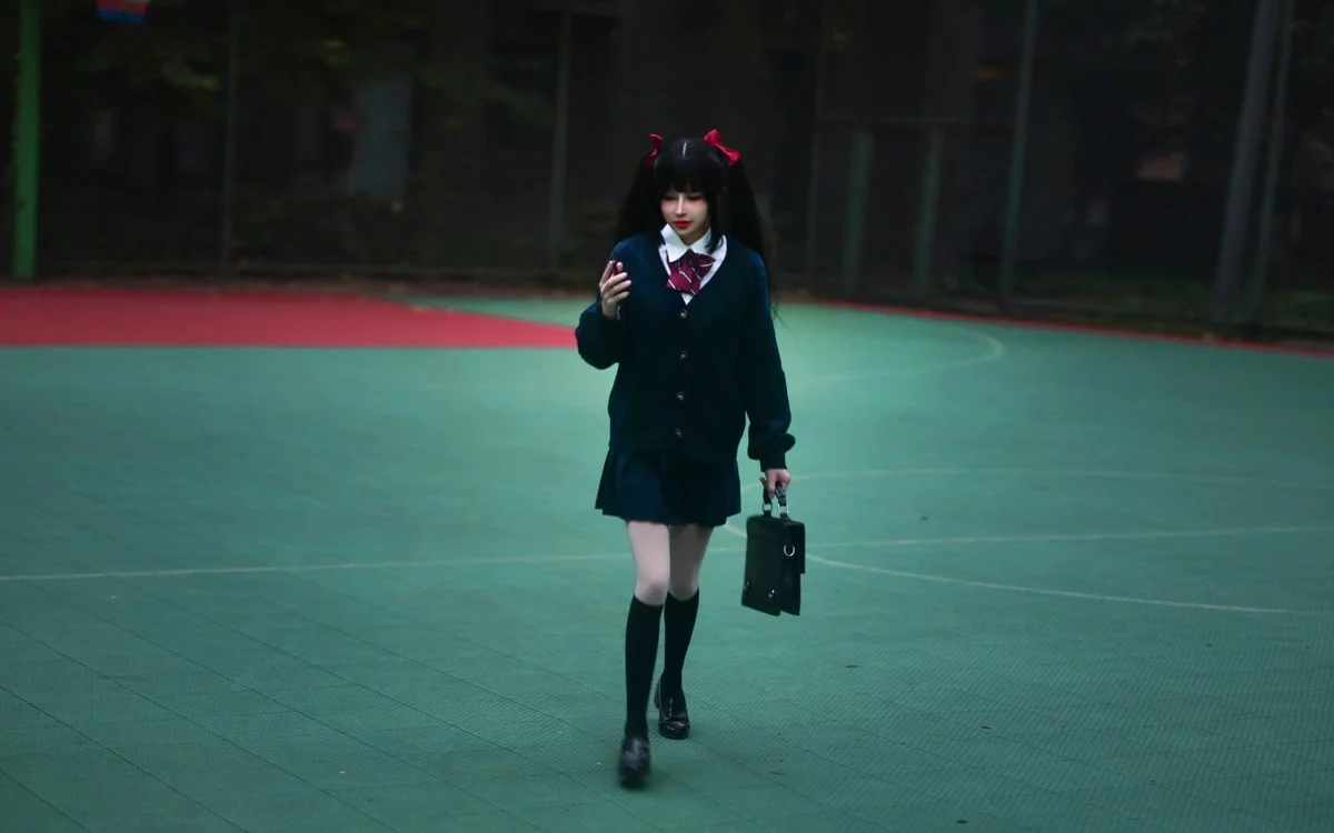 网络美女鹿八岁少女的悸动主题脱性感学生制服露蕾丝内衣秀惹火身材诱惑写真116P