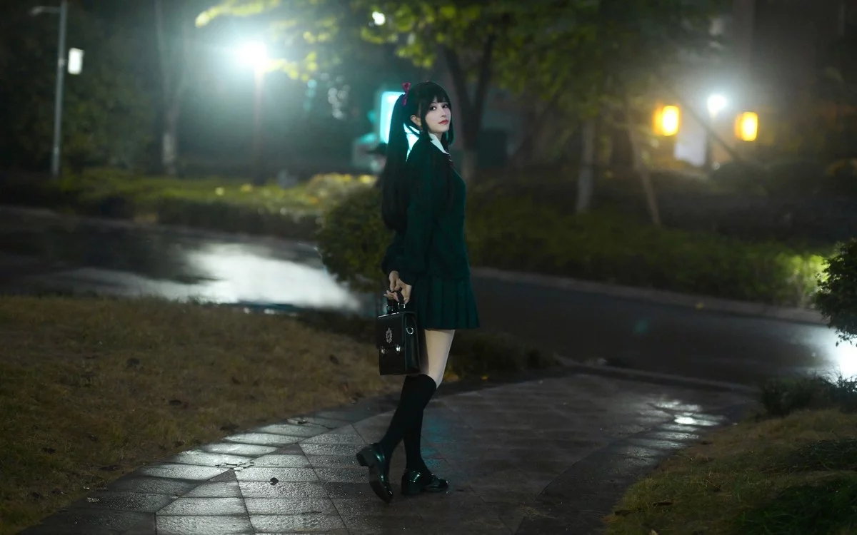 网络美女鹿八岁少女的悸动主题脱性感学生制服露蕾丝内衣秀惹火身材诱惑写真116P