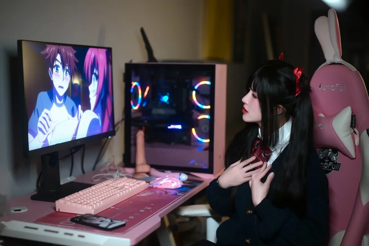 网络美女鹿八岁少女的悸动主题脱性感学生制服露蕾丝内衣秀惹火身材诱惑写真116P