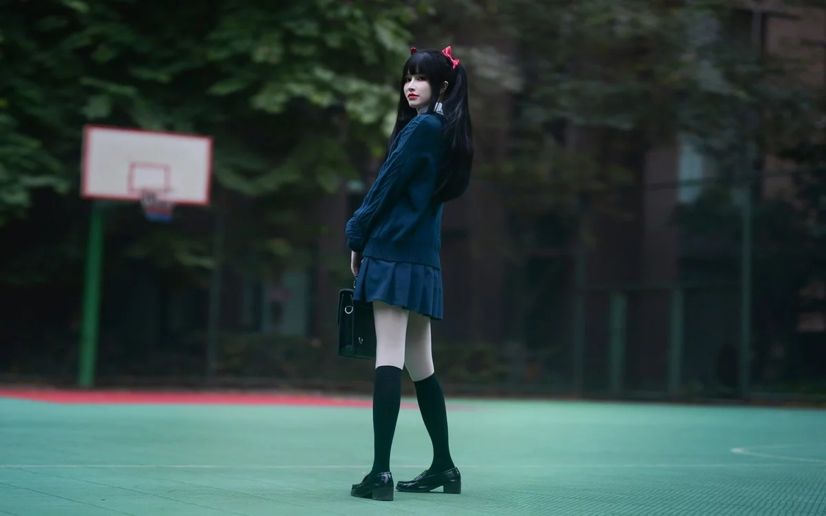 网络美女鹿八岁少女的悸动主题脱性感学生制服露蕾丝内衣秀惹火身材诱惑写真116P