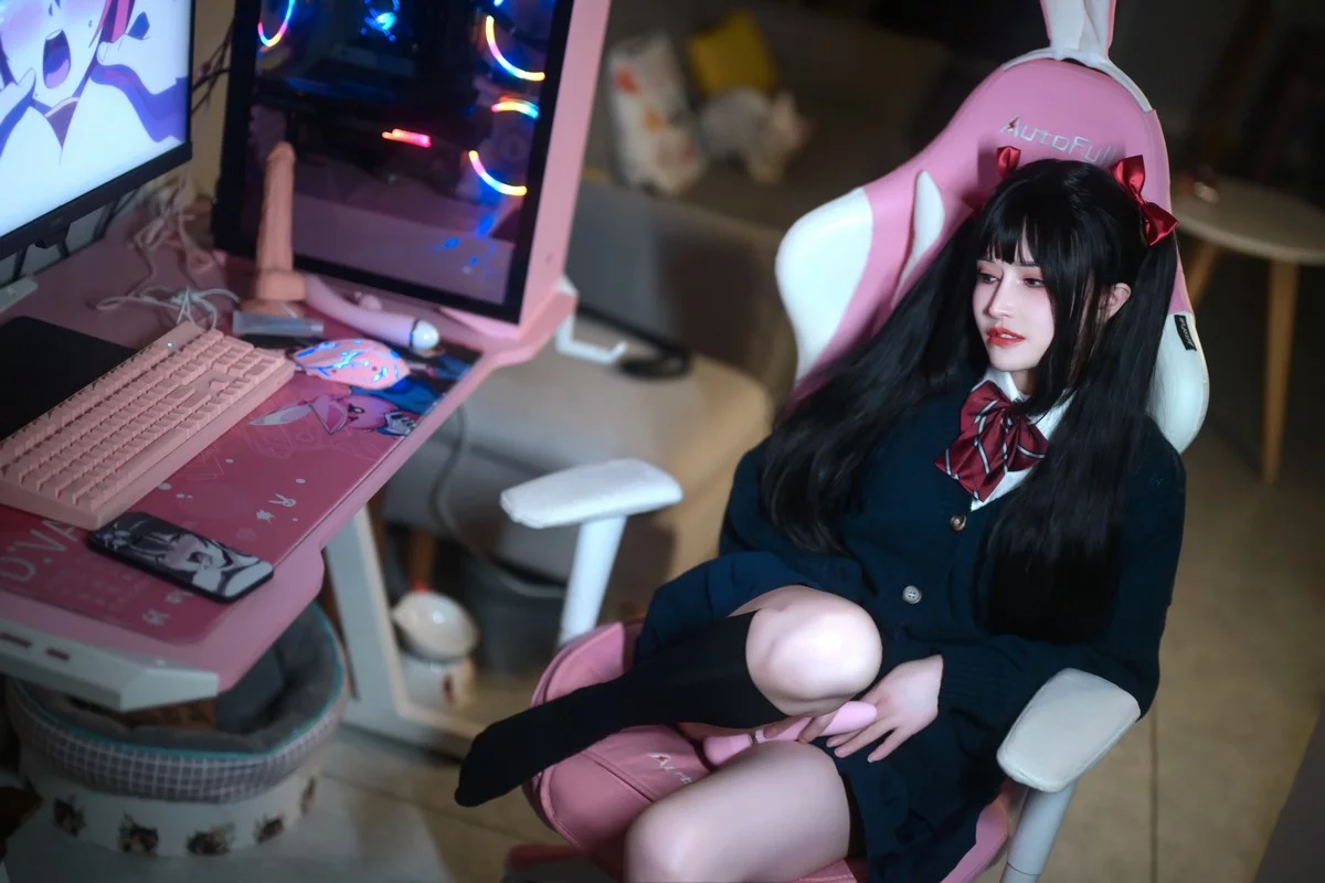 网络美女鹿八岁少女的悸动主题脱性感学生制服露蕾丝内衣秀惹火身材诱惑写真116P