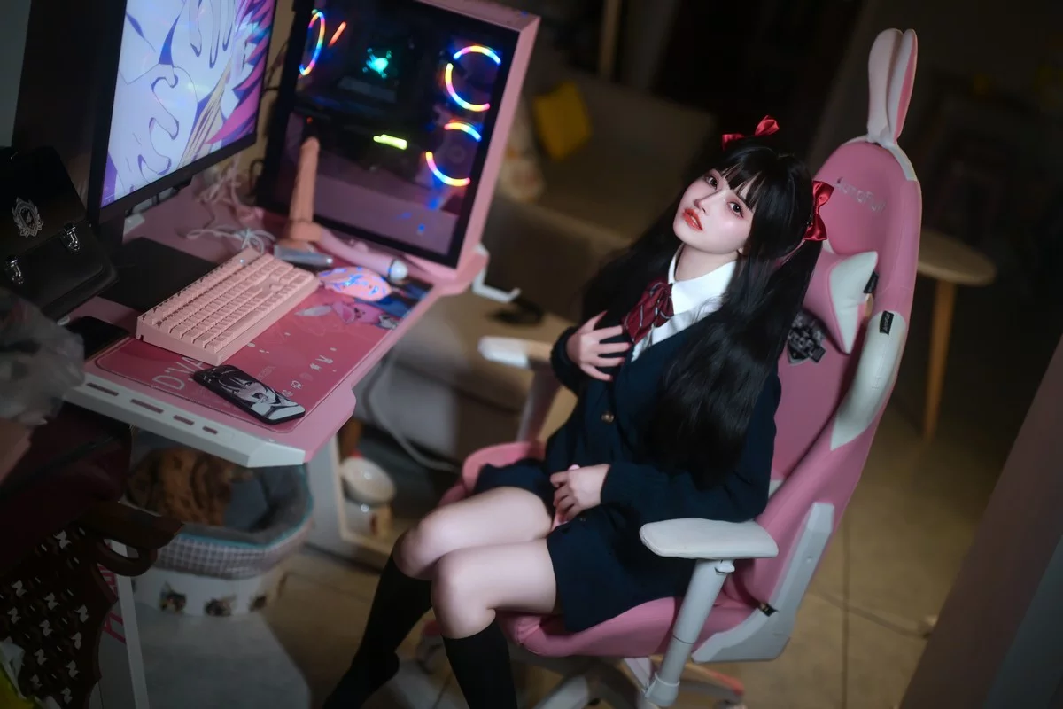 网络美女鹿八岁少女的悸动主题脱性感学生制服露蕾丝内衣秀惹火身材诱惑写真116P