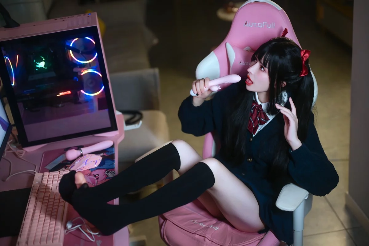 网络美女鹿八岁少女的悸动主题脱性感学生制服露蕾丝内衣秀惹火身材诱惑写真116P