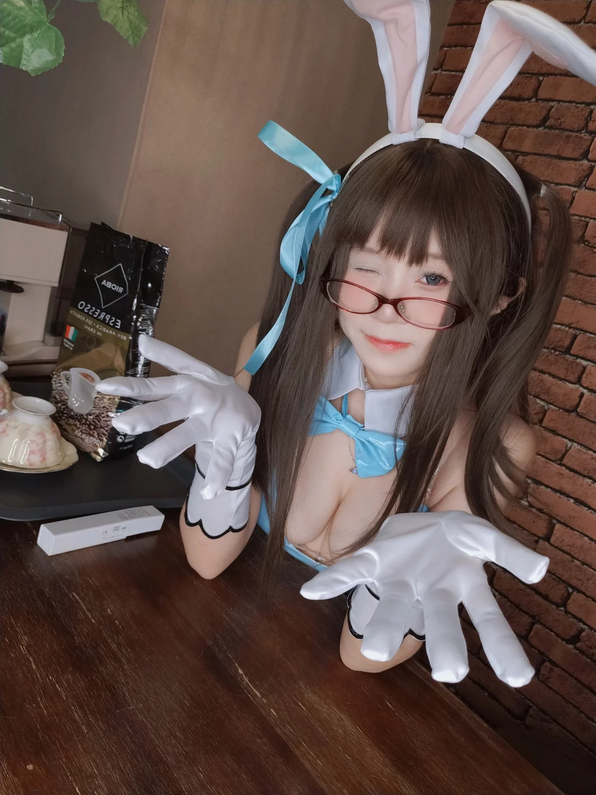 网络美女软妹摇摇乐兔女郎主题私房性感蓝色皮质连体衣配超薄黑丝迷人诱惑写真127P