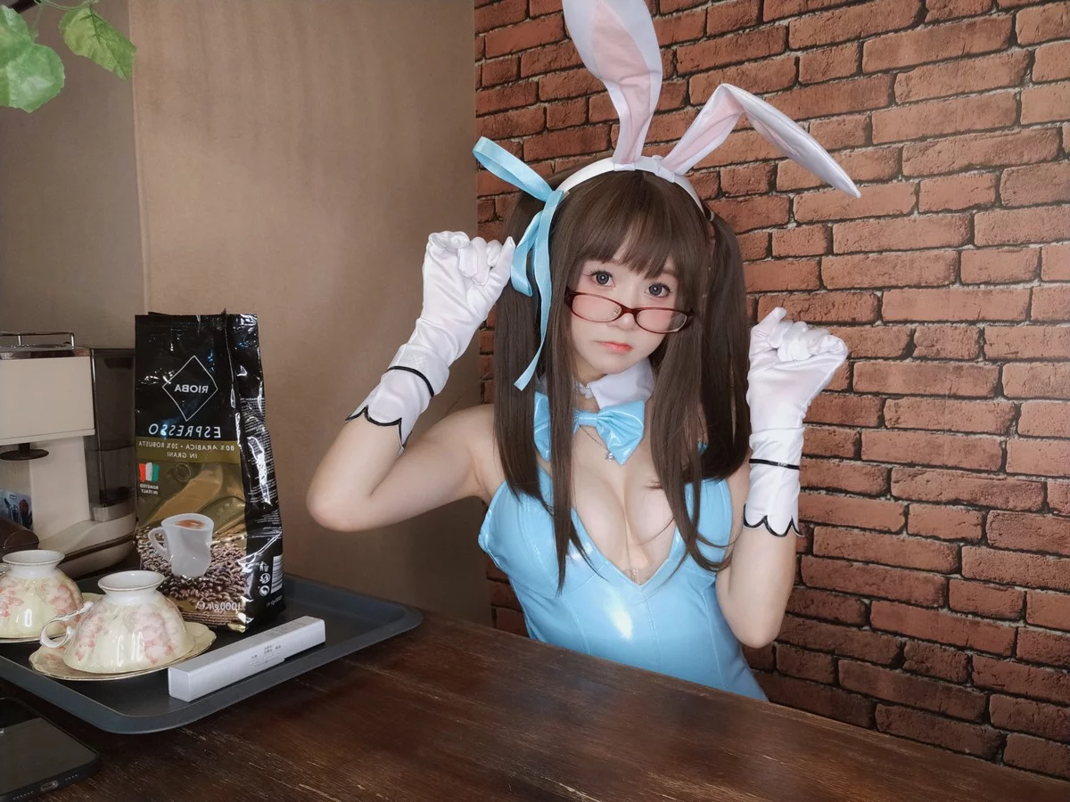 网络美女软妹摇摇乐兔女郎主题私房性感蓝色皮质连体衣配超薄黑丝迷人诱惑写真127P