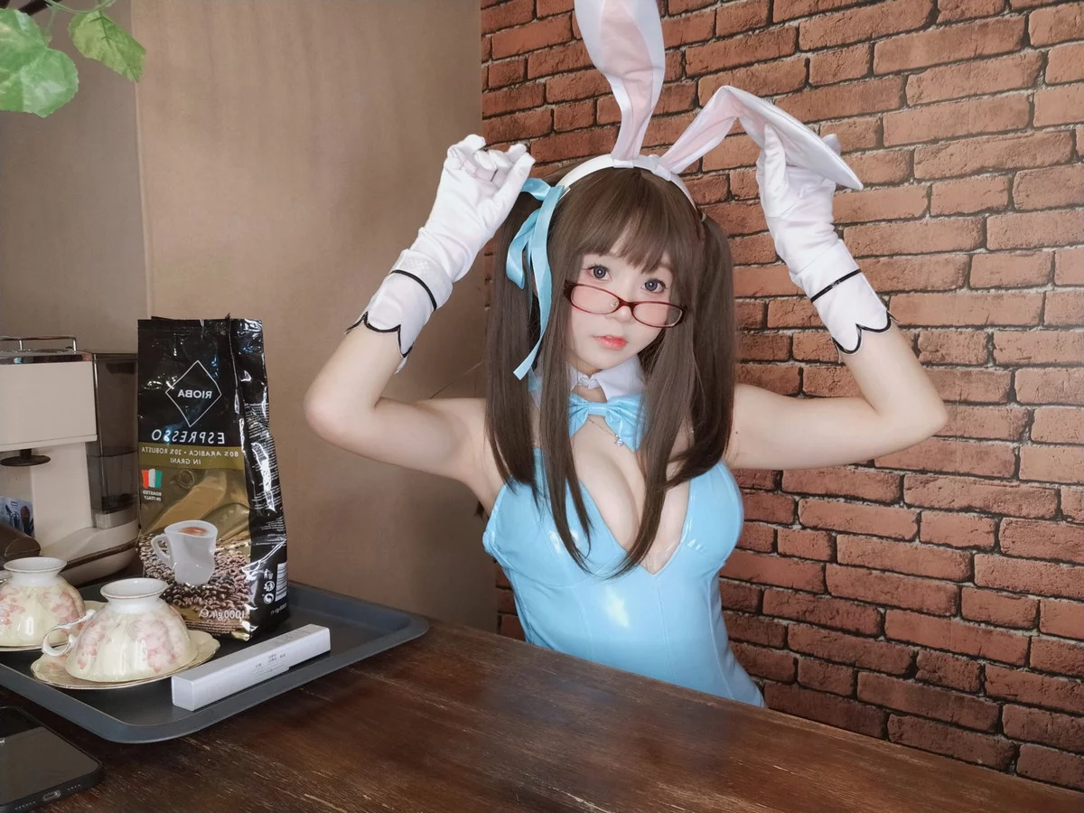 网络美女软妹摇摇乐兔女郎主题私房性感蓝色皮质连体衣配超薄黑丝迷人诱惑写真127P