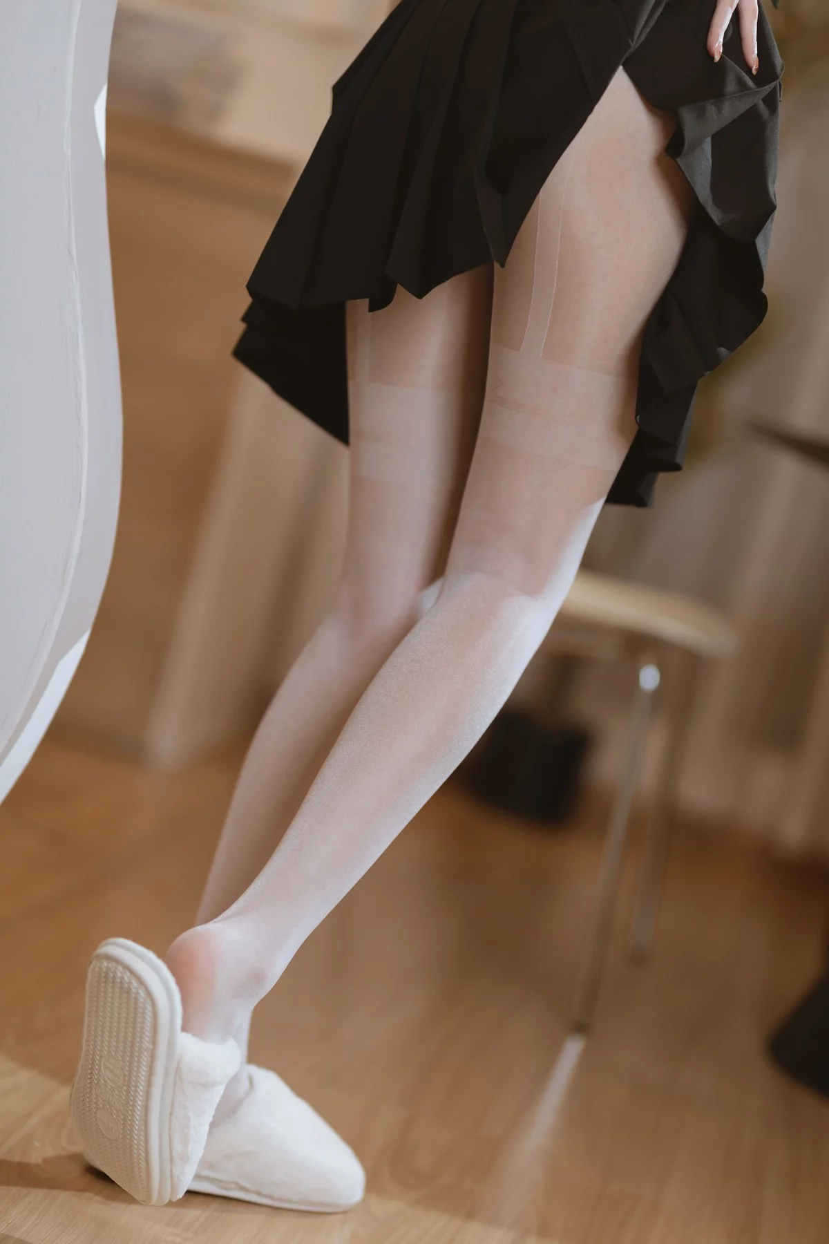 网络美女许岚白丝水手服主题私房性感黑色短裙下超薄白丝袜秀美腿诱惑写真40P