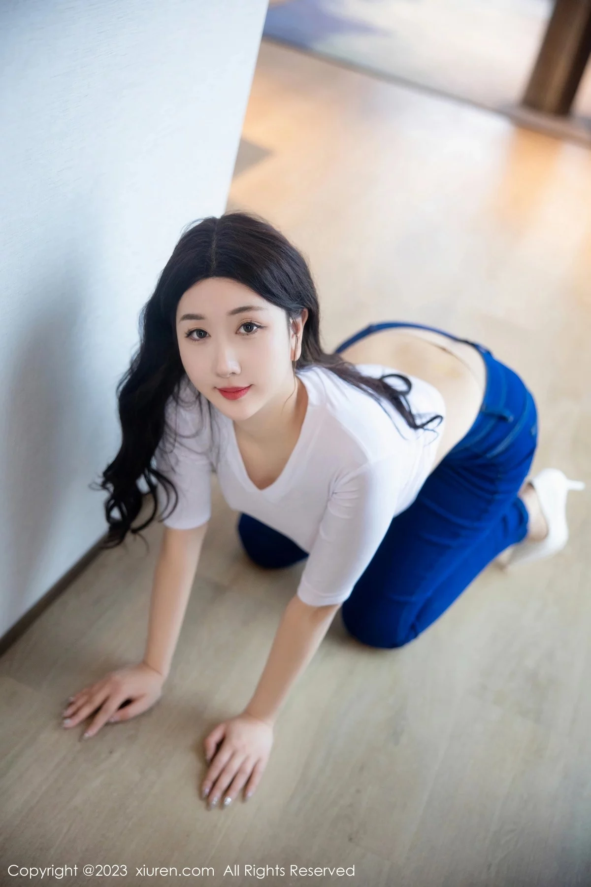XiuRen第6570期_模特江真真白色上衣配牛仔裤露超薄无内肉丝秀翘臀诱惑写真83P