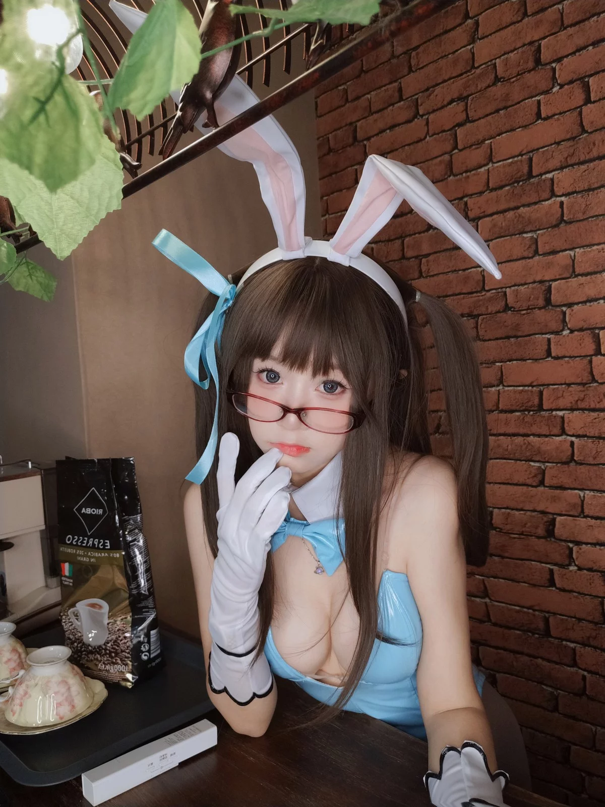 网络美女软妹摇摇乐兔女郎主题私房性感蓝色皮质连体衣配超薄黑丝迷人诱惑写真127P