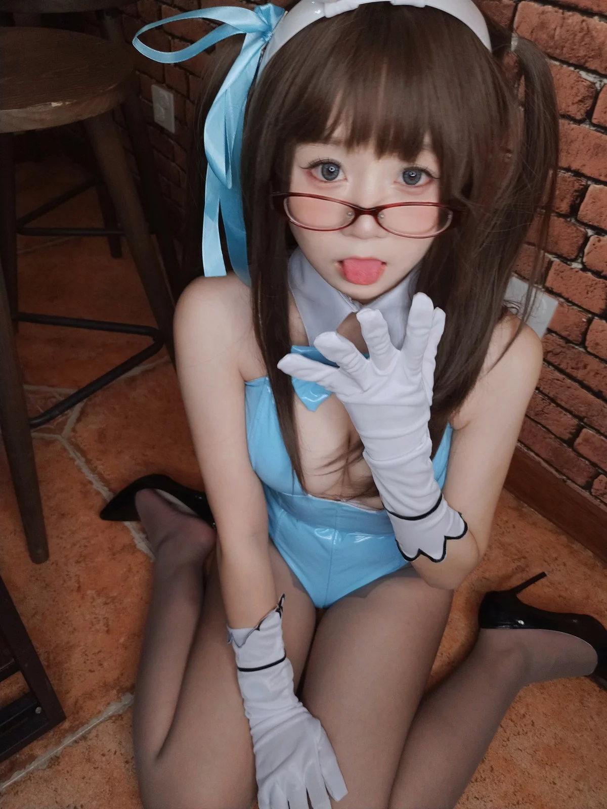 网络美女软妹摇摇乐兔女郎主题私房性感蓝色皮质连体衣配超薄黑丝迷人诱惑写真127P