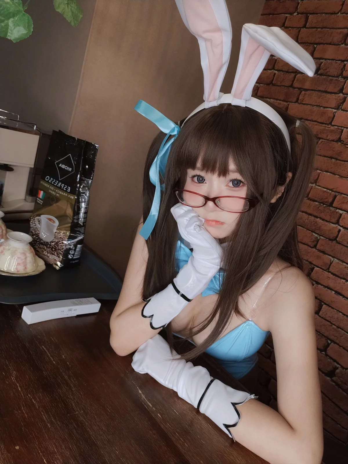 网络美女软妹摇摇乐兔女郎主题私房性感蓝色皮质连体衣配超薄黑丝迷人诱惑写真127P