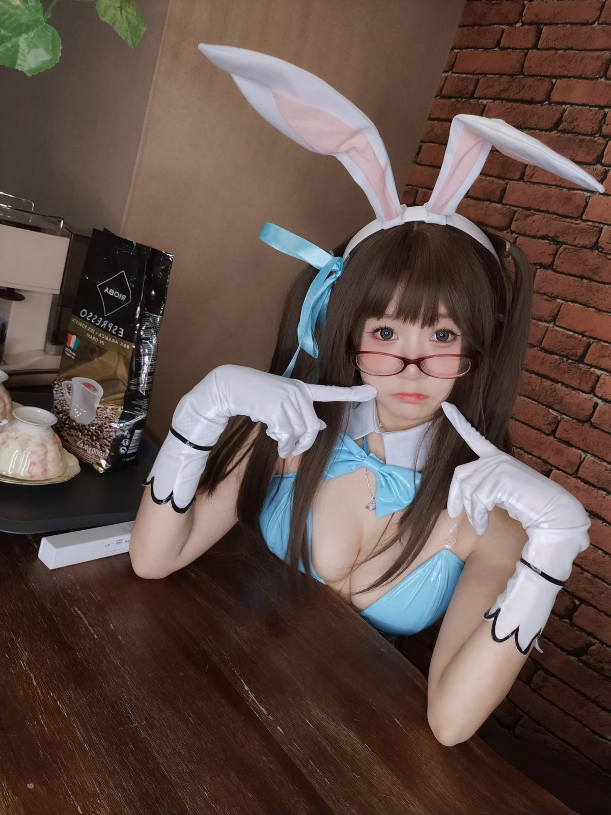 网络美女软妹摇摇乐兔女郎主题私房性感蓝色皮质连体衣配超薄黑丝迷人诱惑写真127P