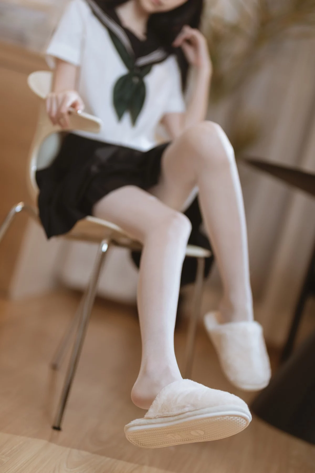 网络美女许岚白丝水手服主题私房性感黑色短裙下超薄白丝袜秀美腿诱惑写真40P