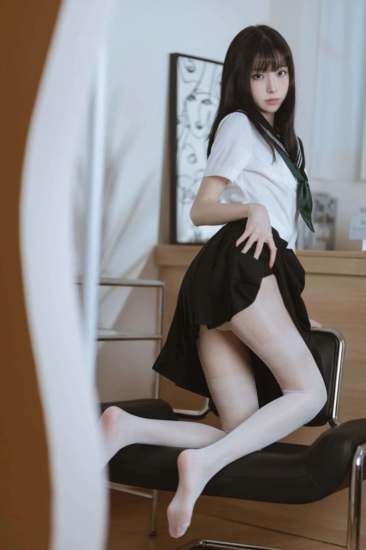 网络美女许岚白丝水手服主题私房性感黑色短裙下超薄白丝袜秀美腿诱惑写真40P