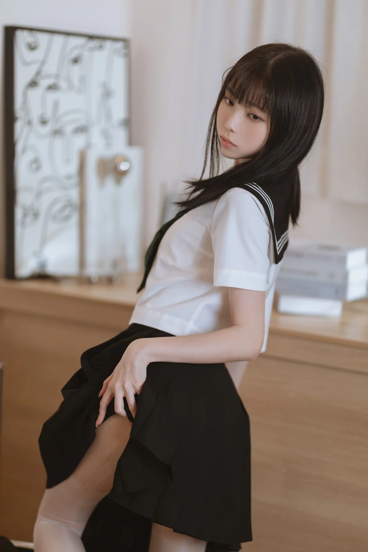 网络美女许岚白丝水手服主题私房性感黑色短裙下超薄白丝袜秀美腿诱惑写真40P