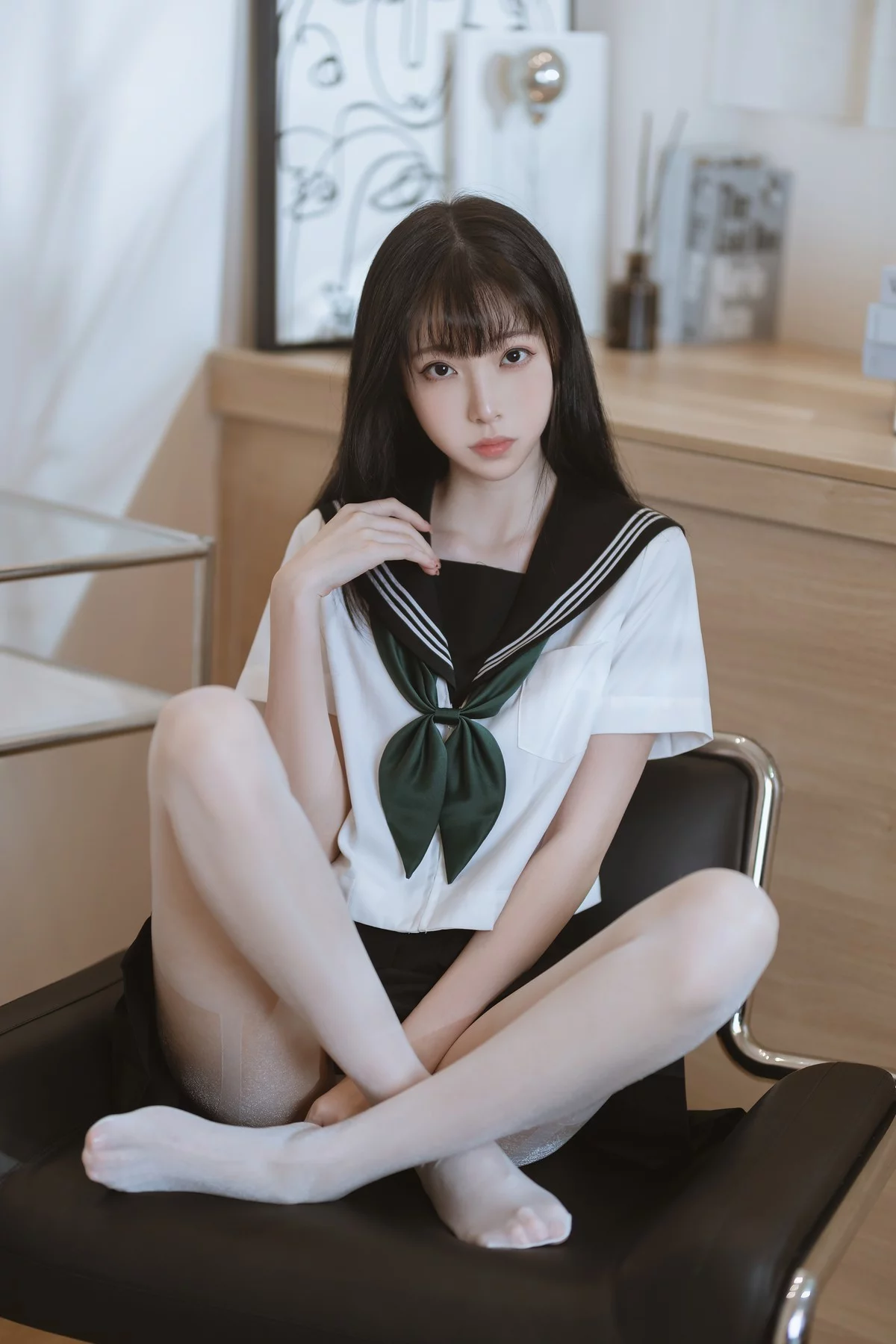 网络美女许岚白丝水手服主题私房性感黑色短裙下超薄白丝袜秀美腿诱惑写真40P